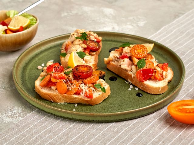 全麥吐司、雞胸與番茄